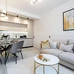 Stylish 2br Vilacrosse Passage - Netflix